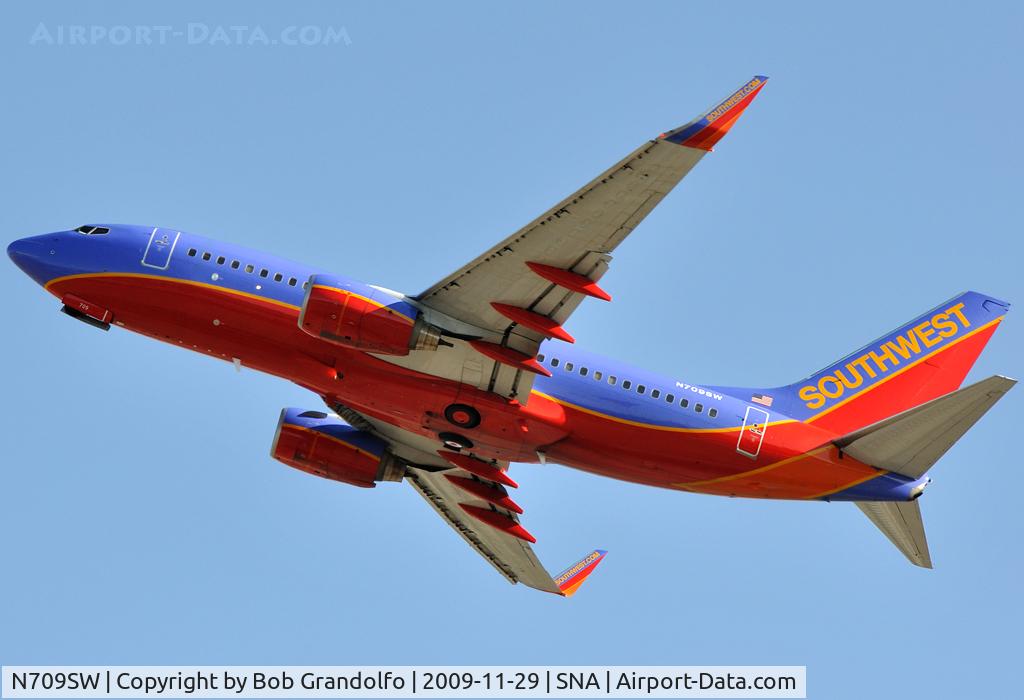 N709SW, 1998 Boeing 737-7H4 C/N 27843, N709SW