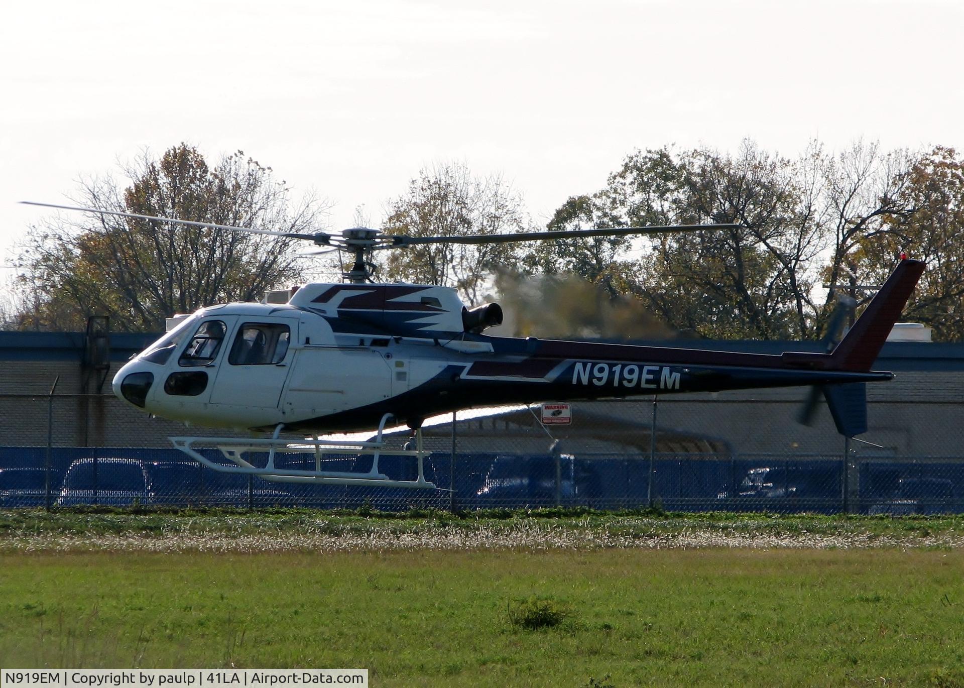 N919EM, 2006 Eurocopter AS-350B-2 Ecureuil Ecureuil C/N 4113, At Metro Aviation / Downtown Shreveport.  Used to be N275W.