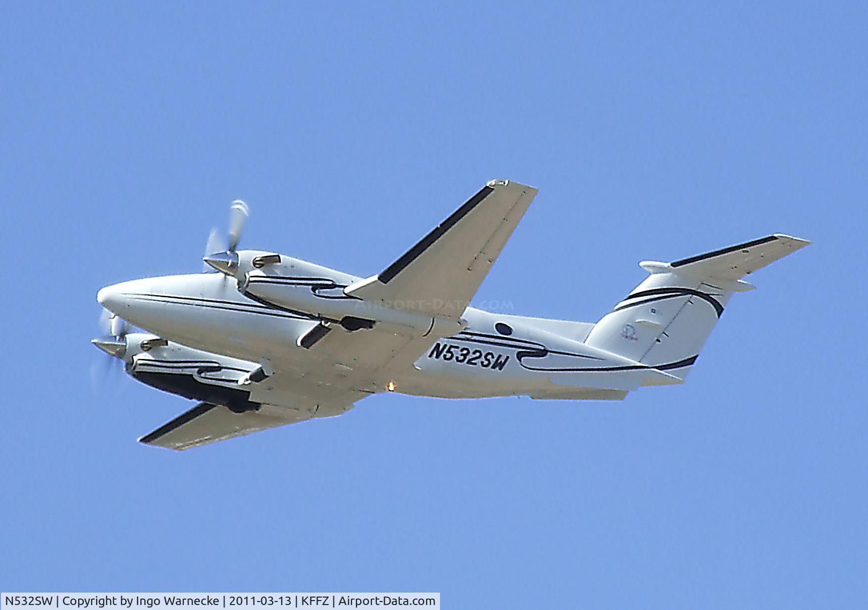 N532SW, 1985 Beech B200 King Air C/N BB-1228, Beechcraft B200 King Air, taking off at Falcon Field, Mesa AZ