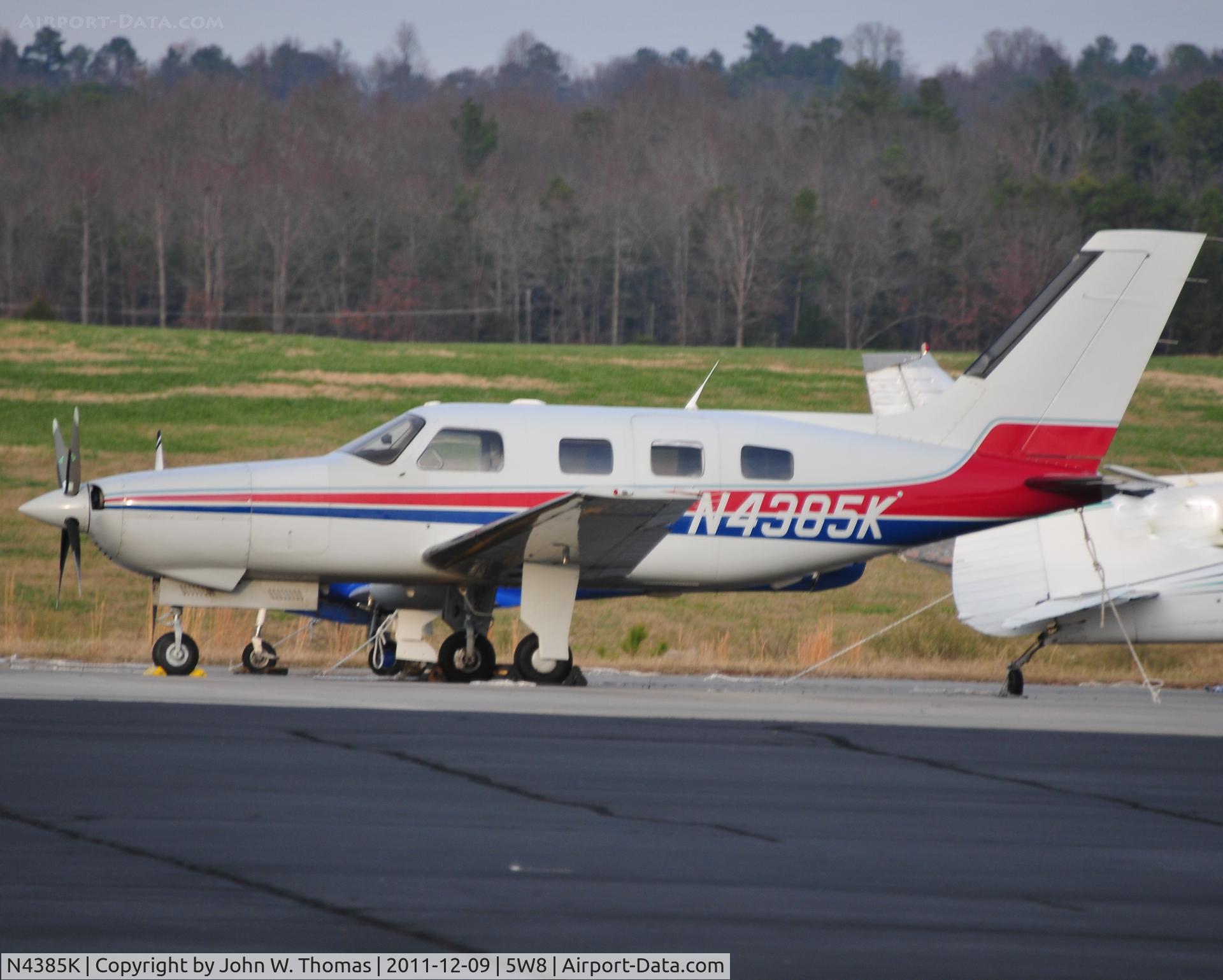 N4385K, 1984 Piper PA-46-310P Malibu C/N 46-8508027, At rest...