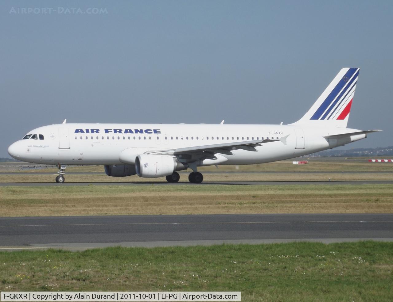 F-GKXR, 2009 Airbus A320-214 C/N 3795, Also coming up with favorable odds in being issued with the revised dress, three year old Xray-Romeo heads to runway 09R.