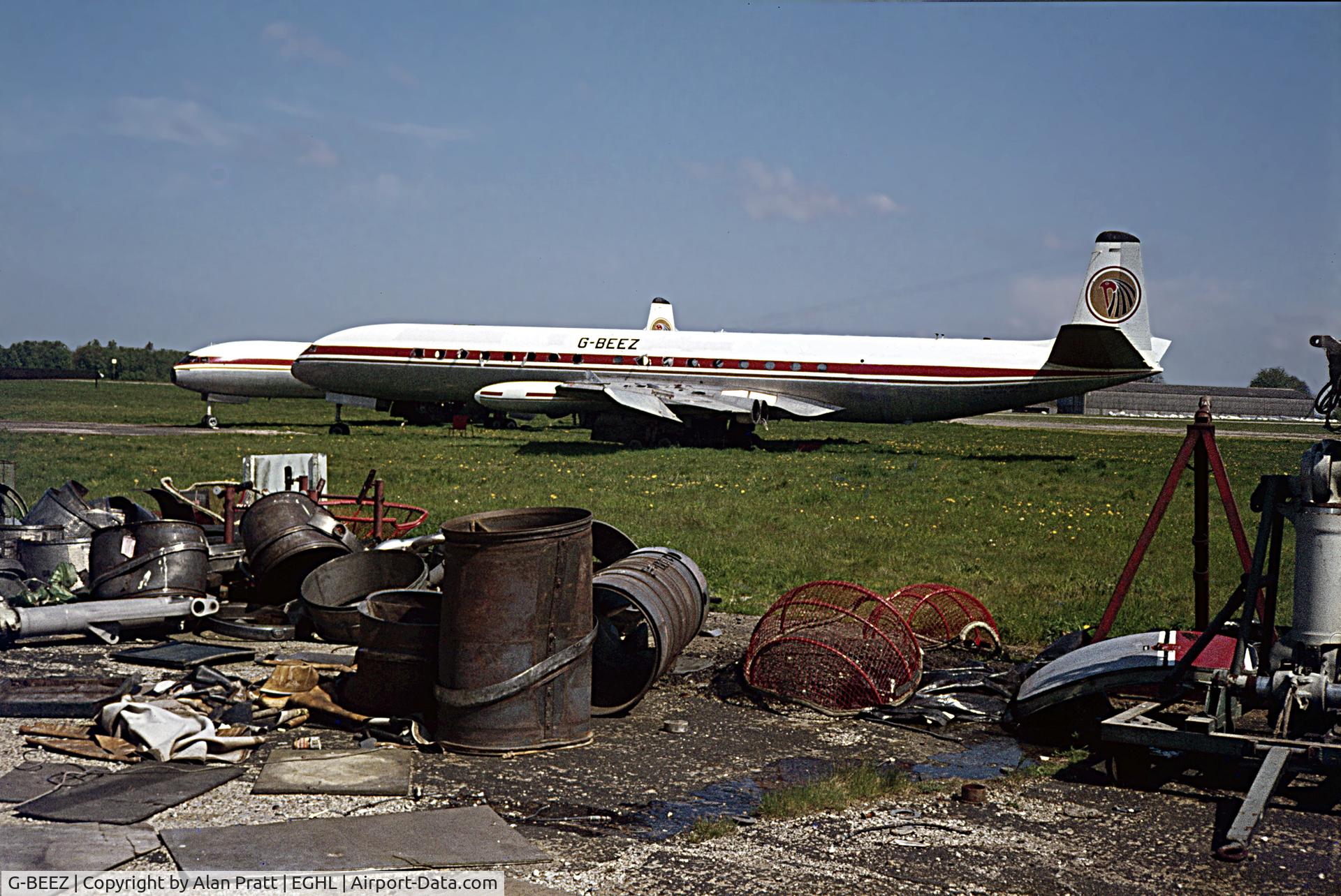 G-BEEZ, 1962 De Havilland DH.106 Comet 4C C/N 6466, awaits scrapping 197Os