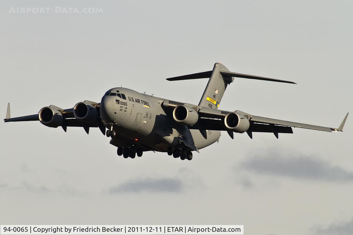 94-0065, 1994 McDonnell Douglas C-17A Globemaster III C/N 50025/F-24, on final