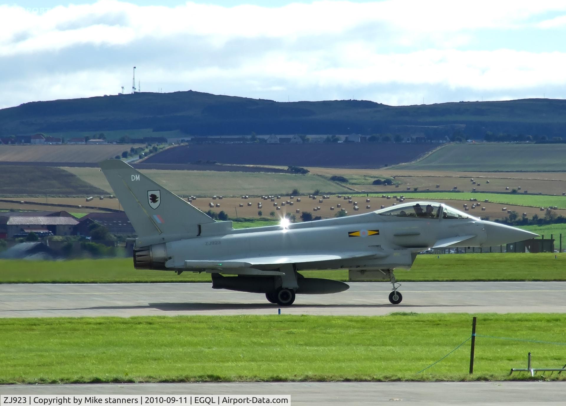 ZJ923, 2007 Eurofighter EF-2000 Typhoon FGR4 C/N 0075/BS014, 11sqn Typhoon lands back at Leuchars after its airshow display