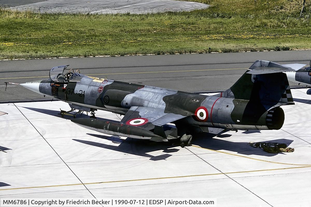 MM6786, Aeritalia F-104S-ASA Starfighter C/N 1086, cross-servicing an Italian F-104S at Fliegerhorst Pferdsfeld