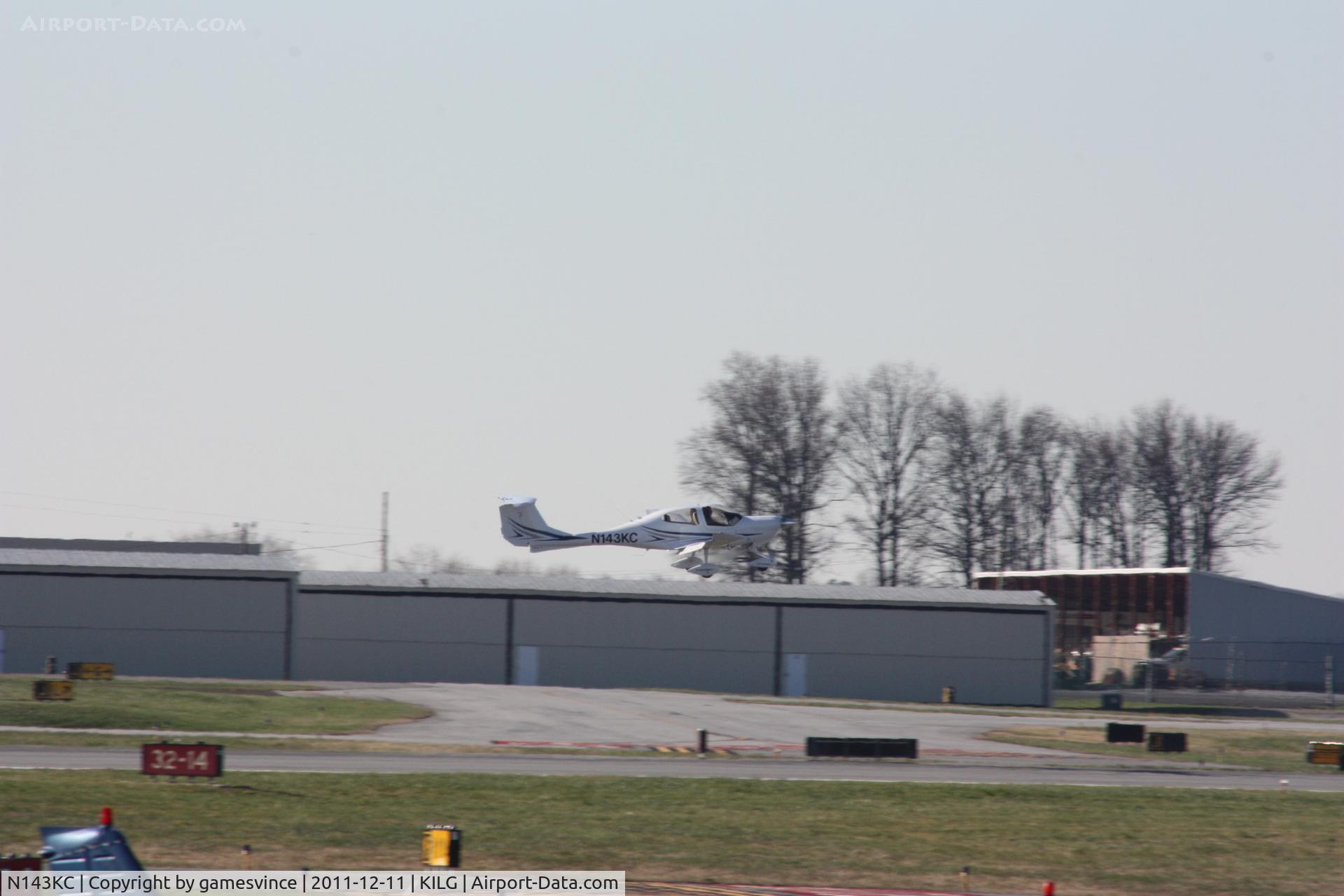 N143KC, Diamond DA-40 Diamond Star C/N 40.1129, Departing Runway 32 for left traffic.
