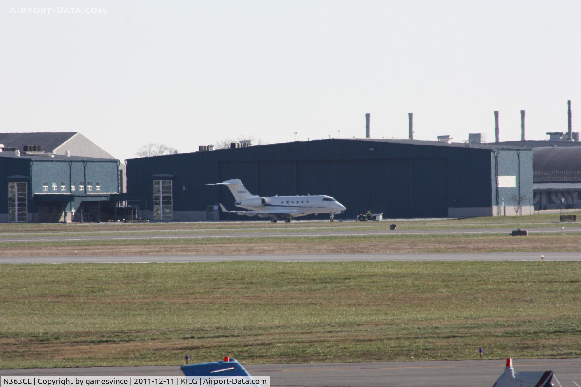 N363CL, Bombardier Challenger 300 (BD-100-1A10) C/N 20063, Getting tuged for mid-filed hangers to Aero ways hanger