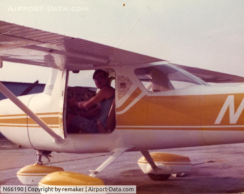 N66190, 1974 Cessna 150M C/N 15075908, Side view.