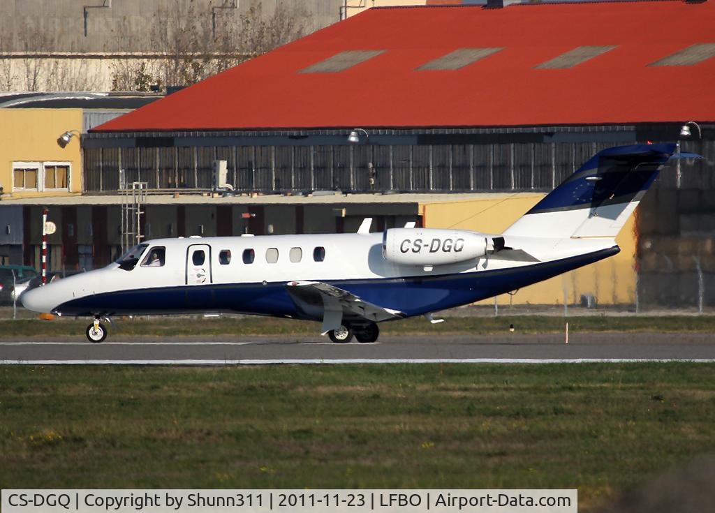 CS-DGQ, 2004 Cessna 525A CitationJet CJ2 C/N 525A-0200, Lining up rwy 32R for departure...