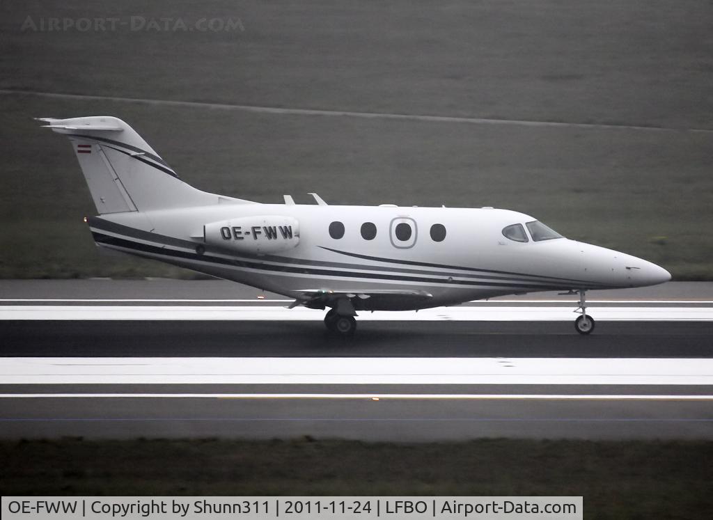OE-FWW, 2005 Raytheon Premier 1 C/N RB-131, Landing rwy 14R