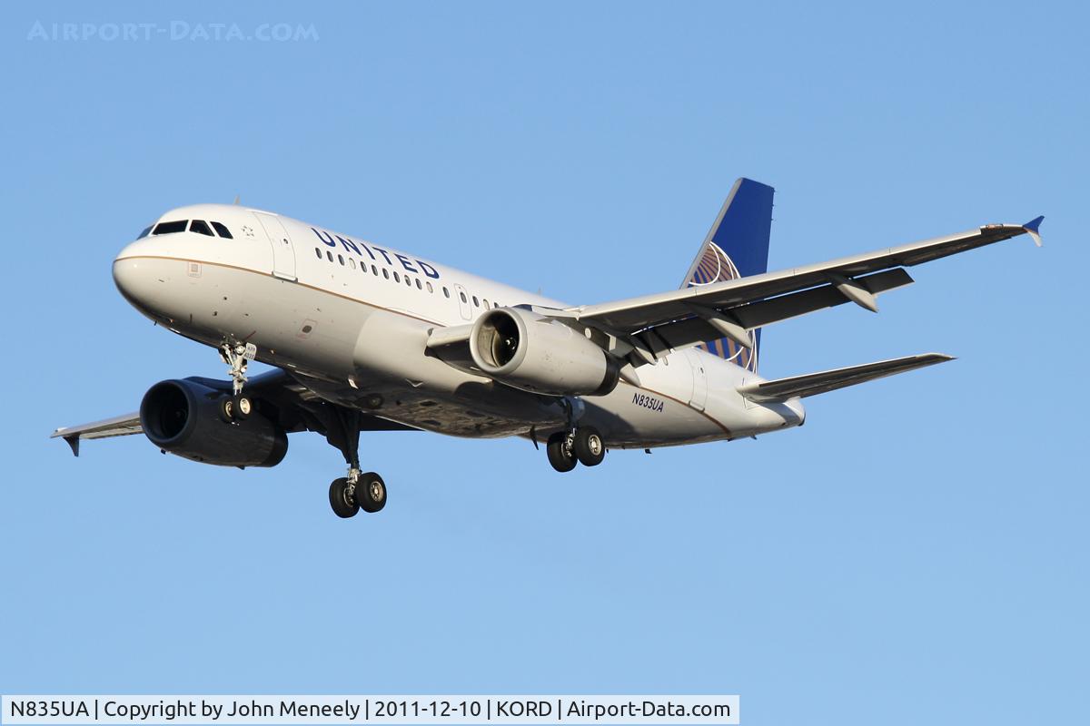 N835UA, 2001 Airbus A319-131 C/N 1426, Short final for 28