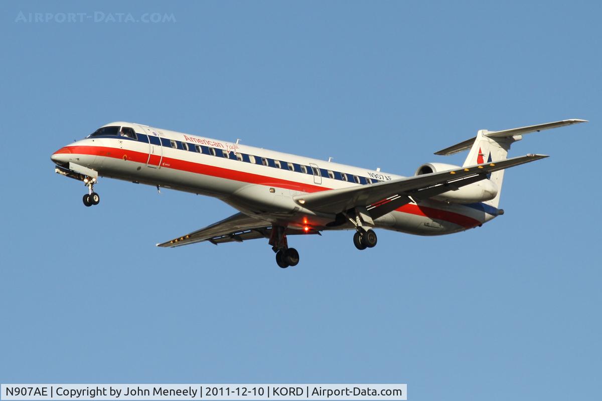 N907AE, 2005 Embraer ERJ-145LR (EMB-145LR) C/N 14500895, American Eagle regional jet
