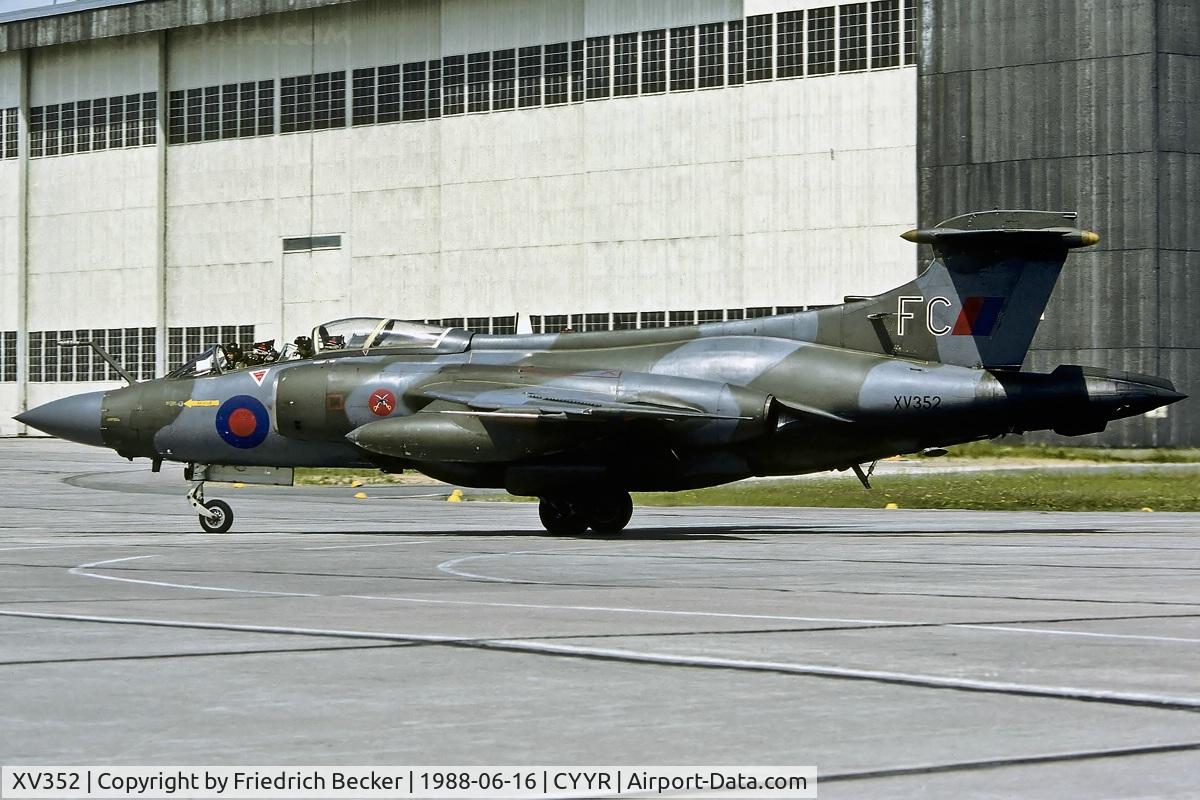XV352, 1967 Hawker Siddeley Buccaneer S.2B C/N B3-02-67, taxying to the flightline after crossing the Atlantic westbound for Nellis AFB