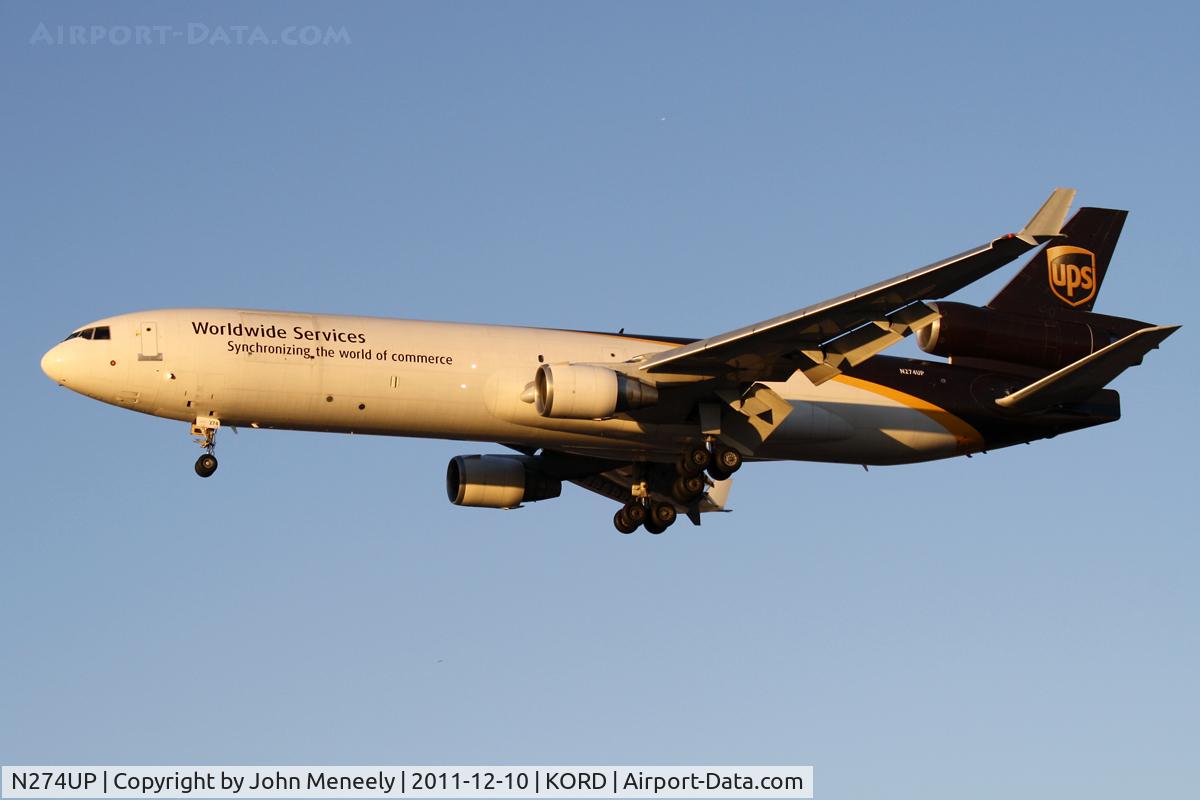 N274UP, 1994 McDonnell Douglas MD-11F C/N 48575, Short final for 28