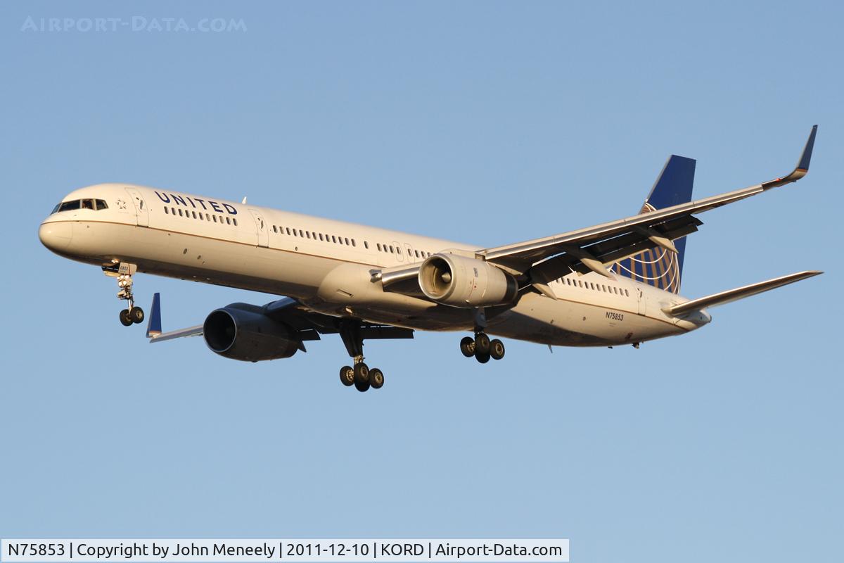 N75853, 2002 Boeing 757-324 C/N 32812, Short final for 28
