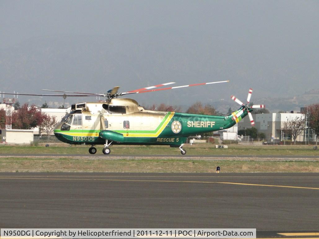 N950DG, Sikorsky UH-3H Sea King C/N 149724, Under power and lifting off
