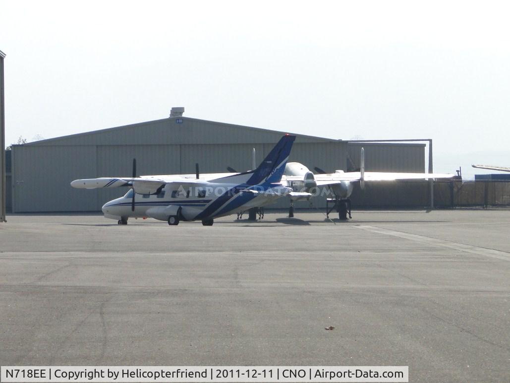N718EE, 1978 Mitsubishi MU-2B-36A C/N 718SA, Taxiing from hanger