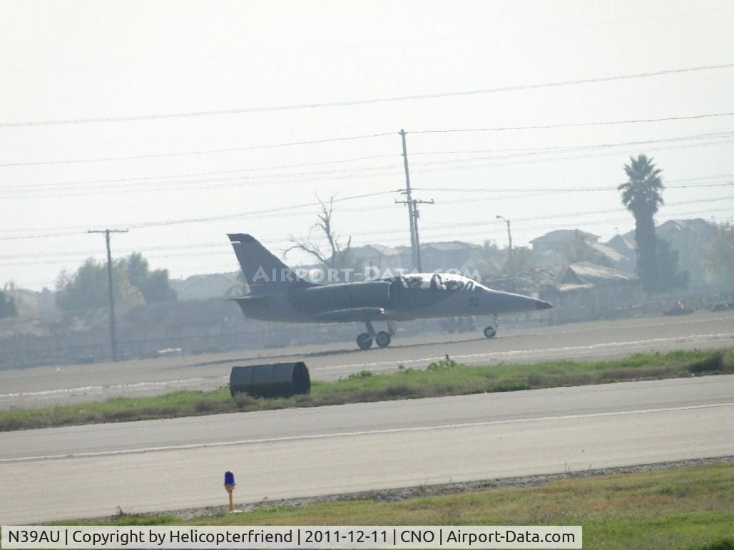 N39AU, 1980 Aero L-39 Albatros C/N 031603, Rolling out after landing and braking for turn off