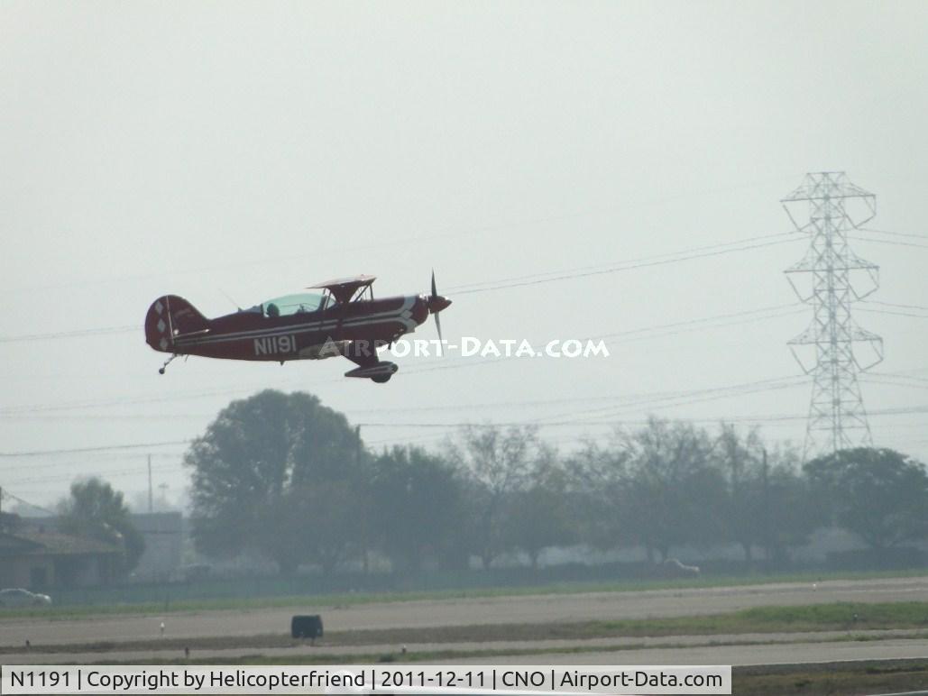 N1191, 1993 Aviat Pitts S-2B Special C/N 5284, Quickly airbourne from runway 26R