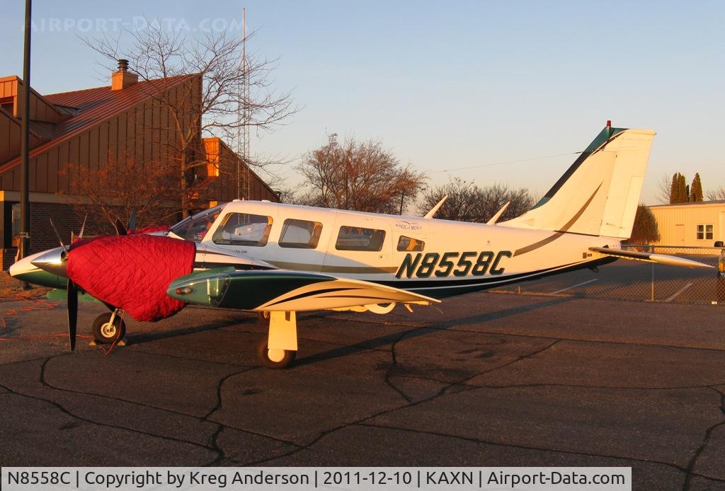N8558C, 1976 Piper PA-34-200T C/N 34-7670148, Piper PA-34-200T Seneca. New paint job for this plane since my last photo.