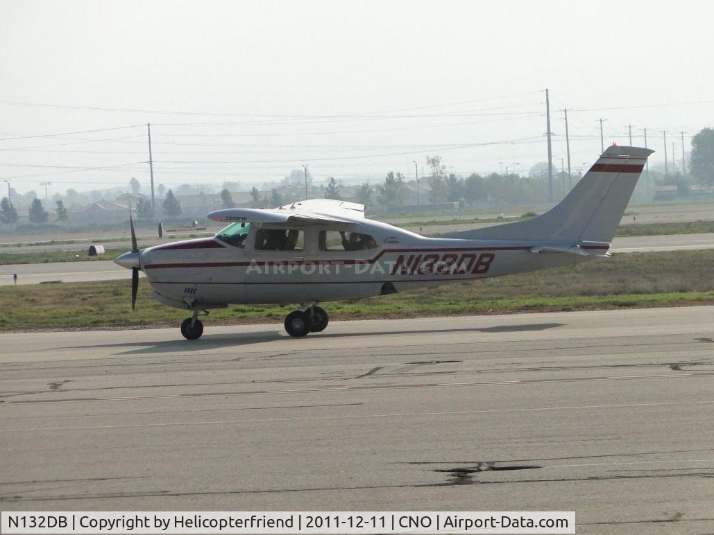 N132DB, 1978 Cessna T210M Turbo Centurion C/N 21062466, Taxiing towards runway 26