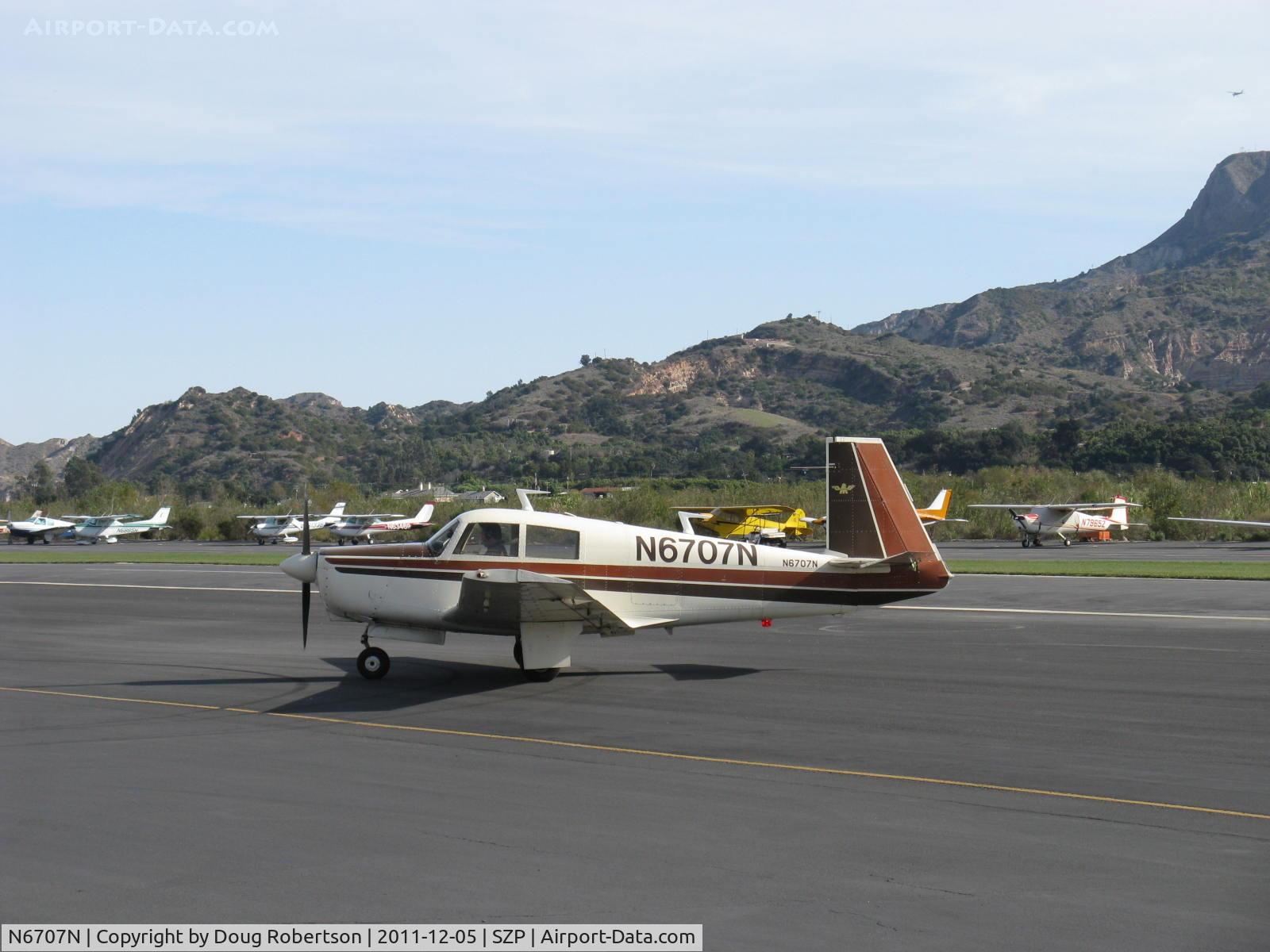 N6707N, 1968 Mooney M20C Ranger C/N 680043, 1968 Mooney M20C RANGER, Lycoming O&VO-360 180 Hp, taxi off the active