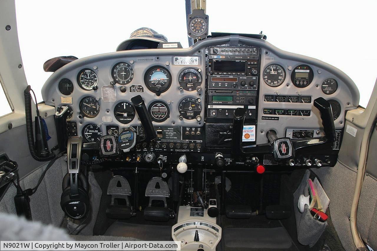 N9021W, 1966 Piper PA-28-235 Cherokee C/N 28-10819, 1966 Piper PA-28-235