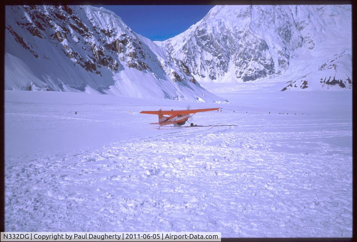 N332DG, 1976 Cessna A185F Skywagon 185 C/N 18503043, Doug Geeting leaving the SE Fork of Kahiltna Base (Basecamp Annie the ATC).