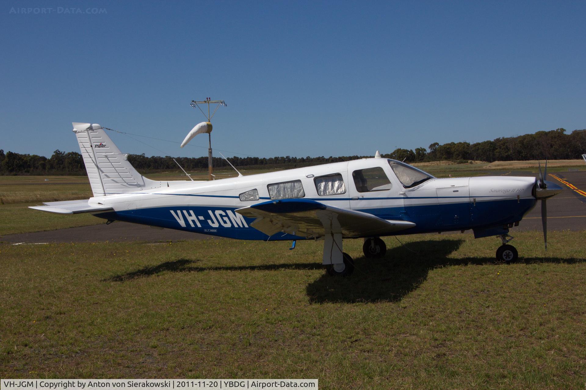 VH-JGM, 1980 Piper PA-32R-301 Saratoga II HP C/N 32R-8013009, VH-JGM @ YBDG Saratoga II HP Tex/Lyc IO-540 Bendigo registered