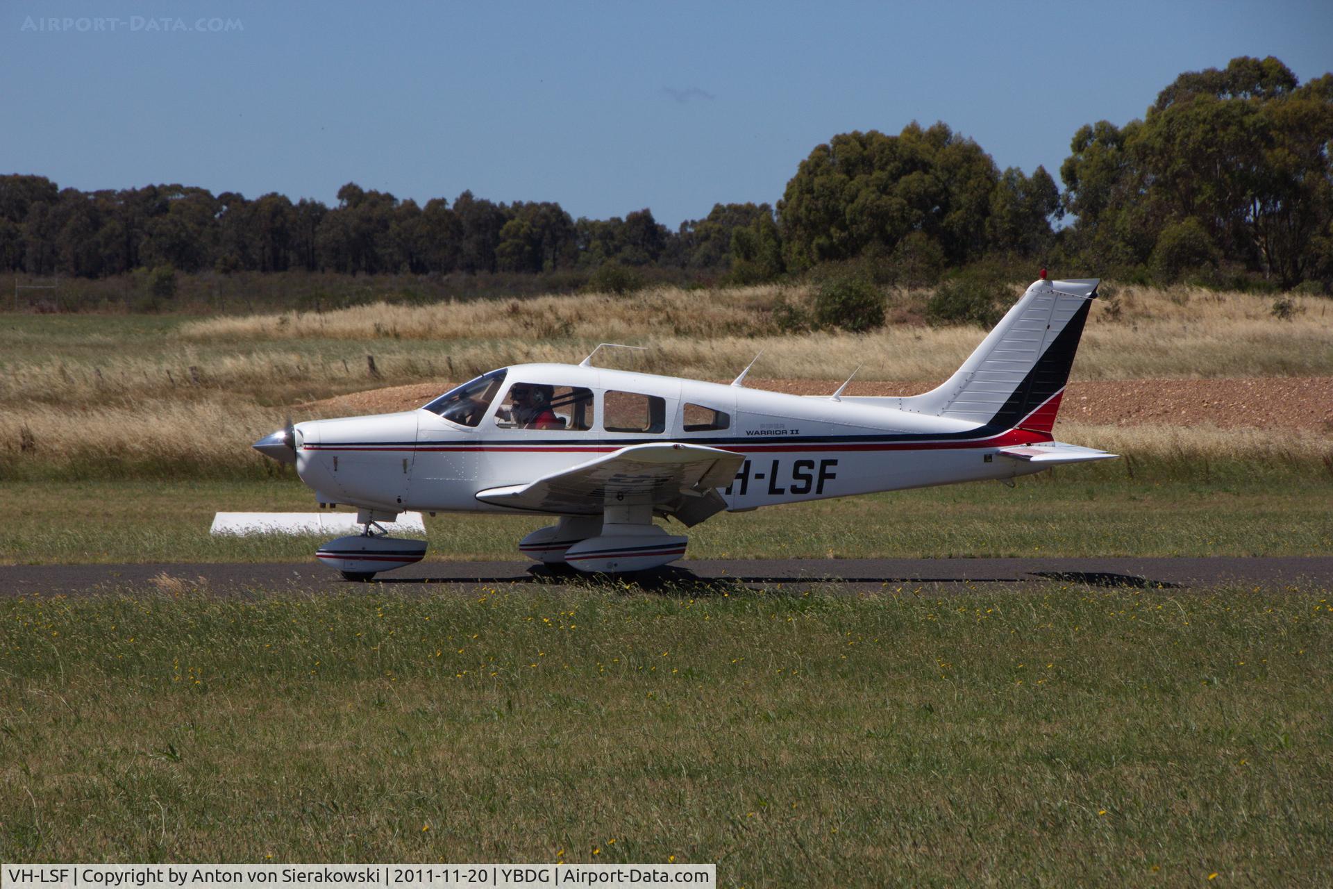 VH-LSF, 1979 Piper PA-28-161 Warrior II C/N 28-7916134, VH-LSF @ YBDG Bendigo Airport