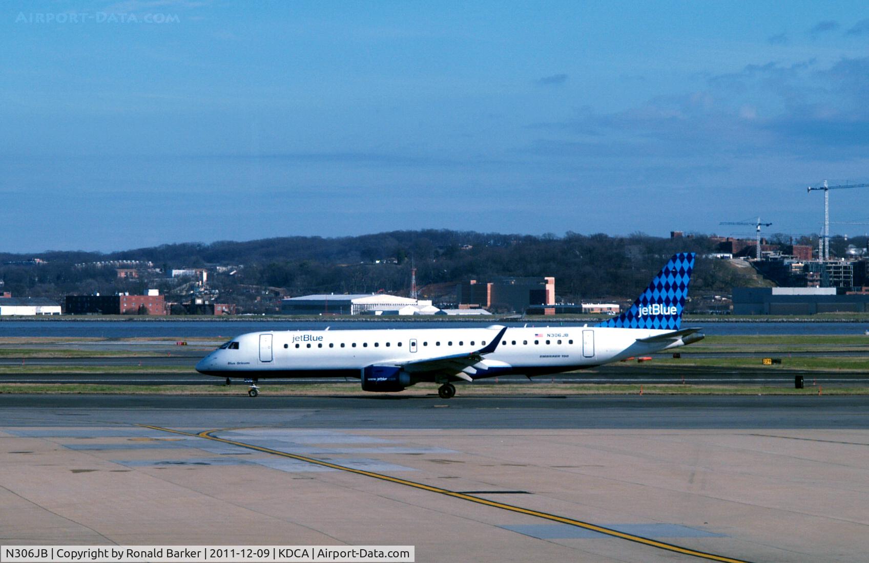 N306JB, 2009 Embraer ERJ-190-100 IGW 190AR C/N 19000272, DCA, VA