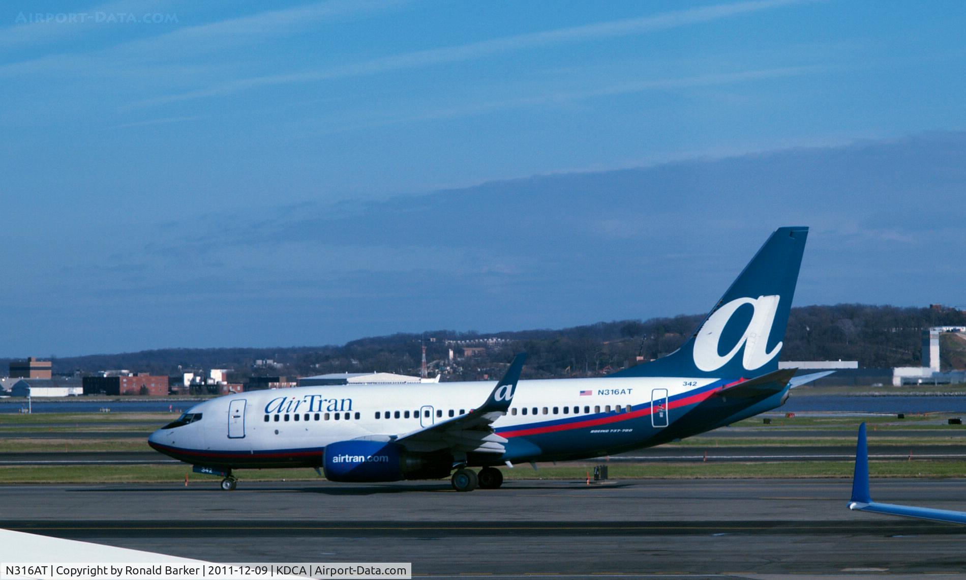 N316AT, 2007 Boeing 737-7BD C/N 33928, DCA, VA