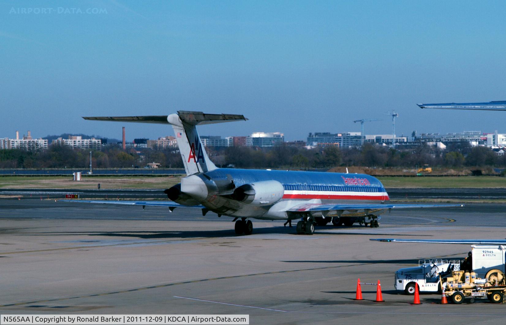 N565AA, 1987 McDonnell Douglas MD-83 (DC-9-83) C/N 49347, Taxi DCA