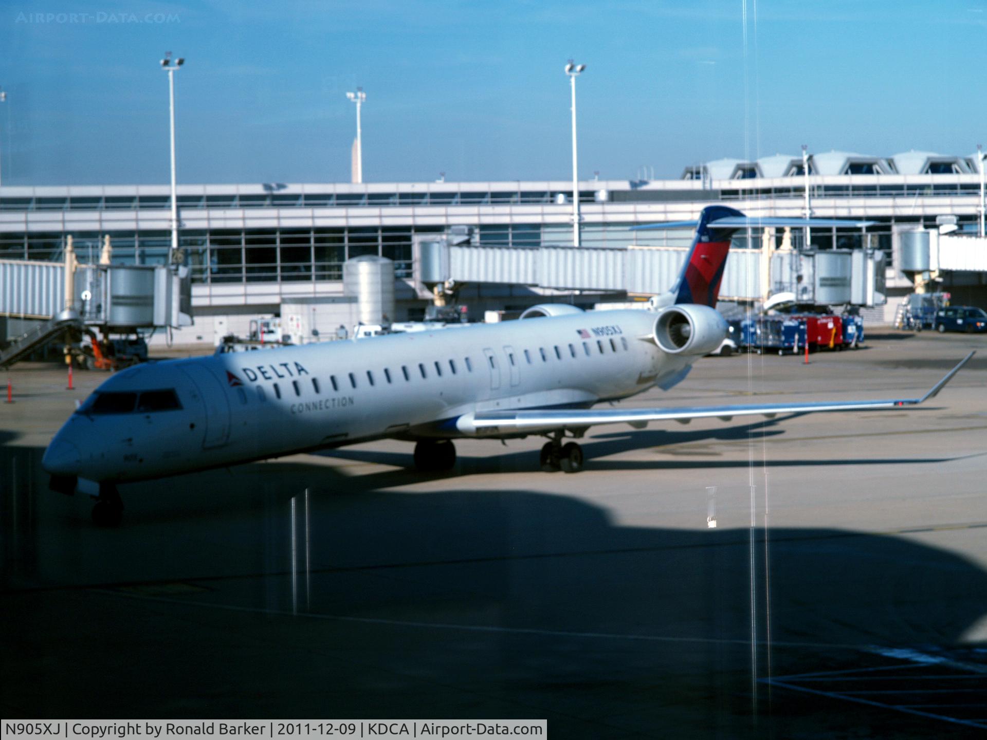 N905XJ, 2007 Bombardier CRJ-900 (CL-600-2D24) C/N 15137, Taxi to parking DCA