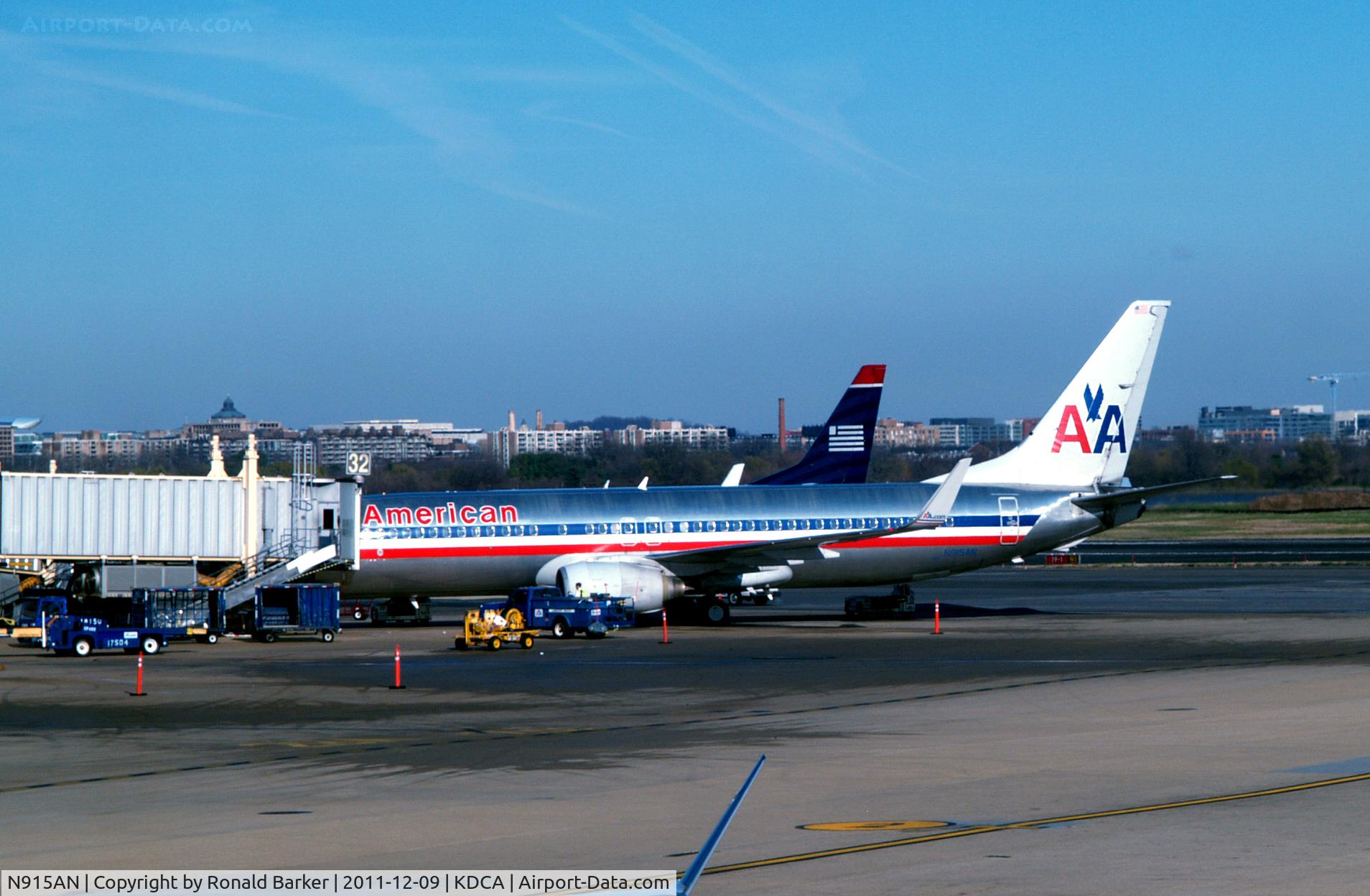 N915AN, 1999 Boeing 737-823 C/N 29516, DCA, VA