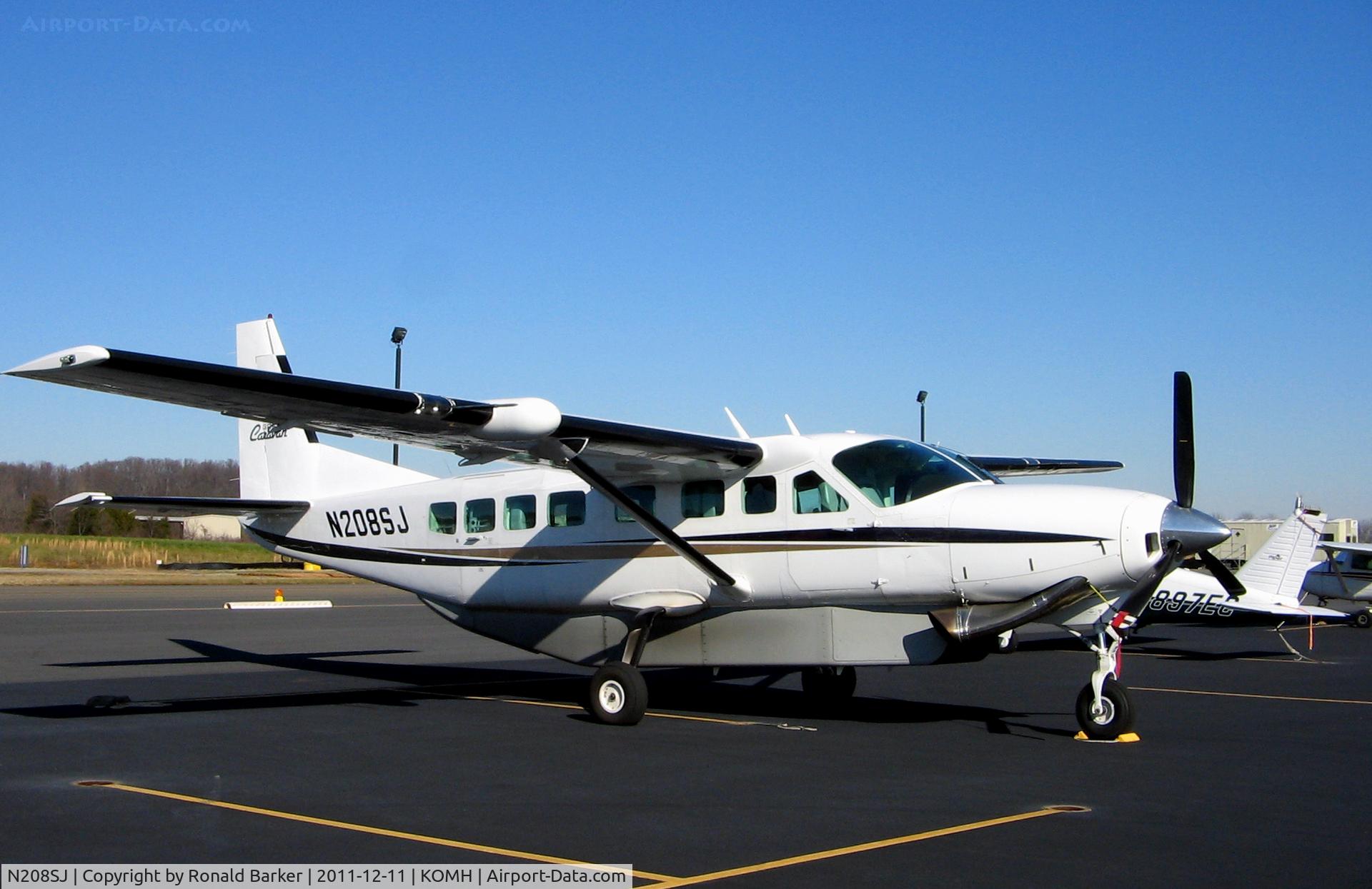 N208SJ, 2000 Cessna 208B C/N 208B0870, Orange
