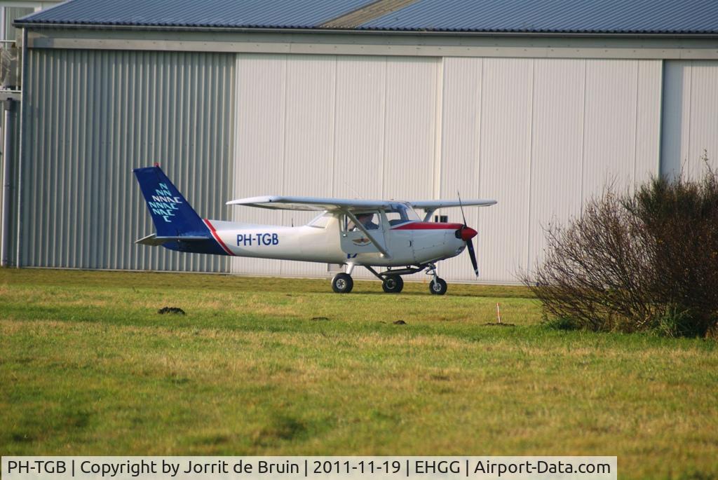 PH-TGB, 1980 Reims F152 C/N 1742, In front of the clubhangar after a domestic VFR flight.