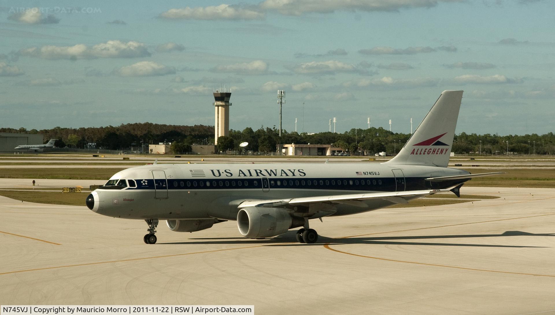 N745VJ, 2000 Airbus A319-112 C/N 1289, US Airways A319 waiting at RSW