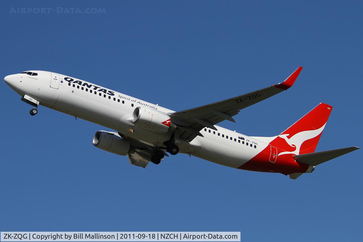 ZK-ZQG, 2011 Boeing 737-838 C/N 34190, away from 02 as QF046 to SYD