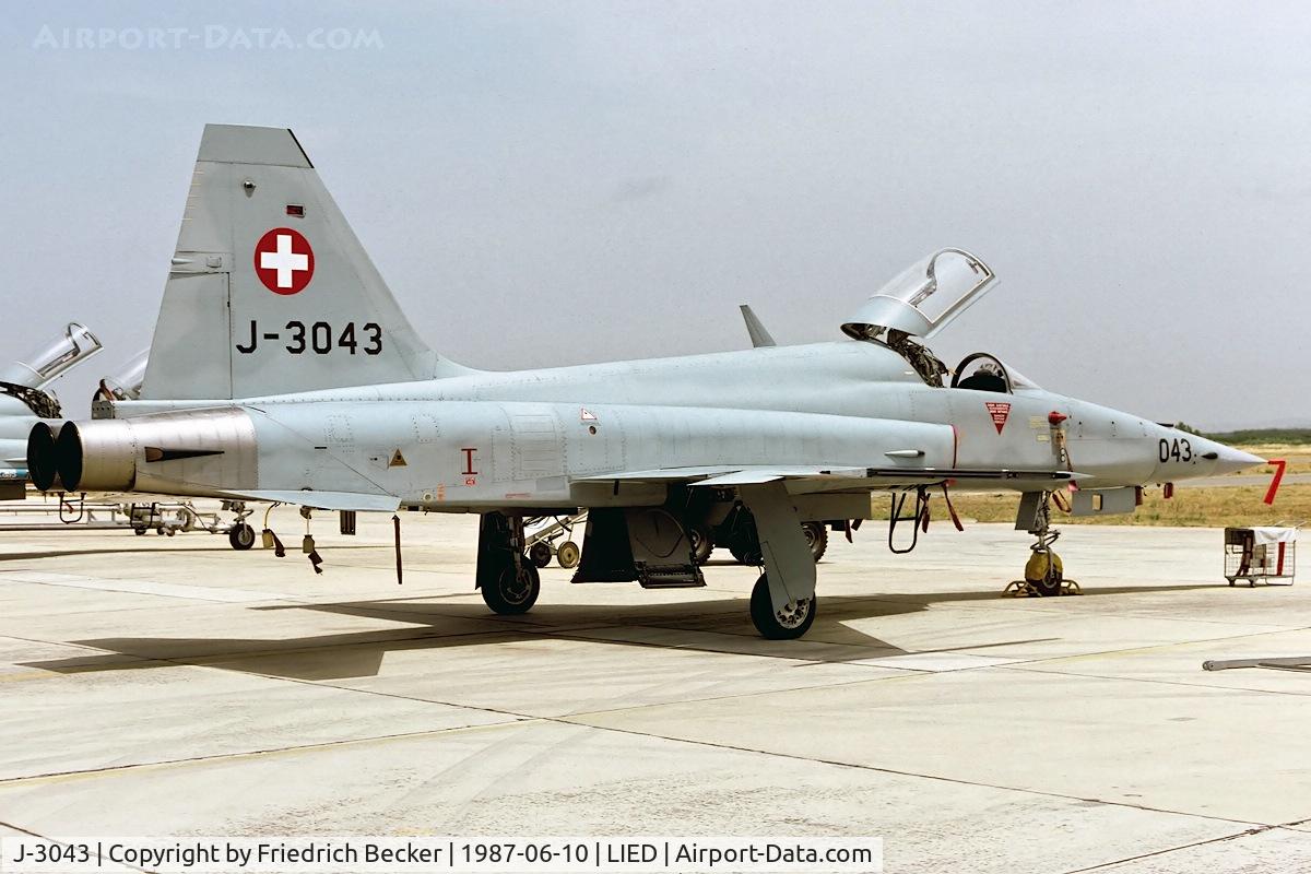 J-3043, Northrop F-5E Tiger II C/N L.1043, flightline at Decimomannu