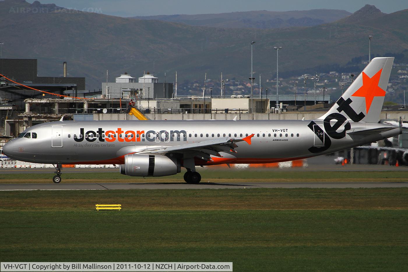 VH-VGT, 2009 Airbus A320-232 C/N 4178, down onto 02