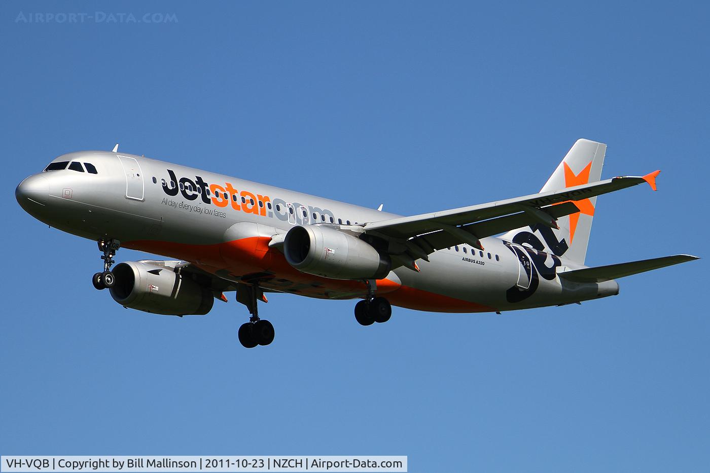 VH-VQB, 1998 Boeing 717-200 C/N 55002, finals to 02