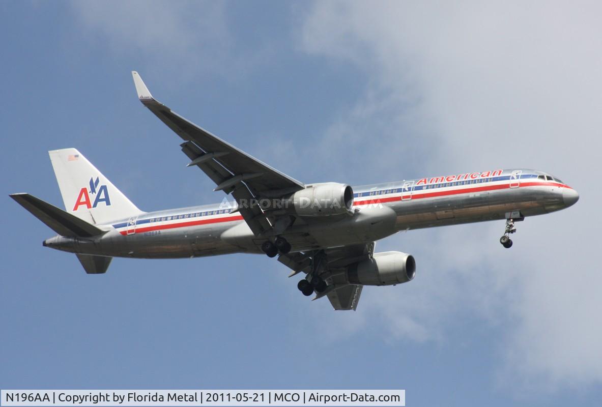 N196AA, 2001 Boeing 757-223 C/N 32390, American 757