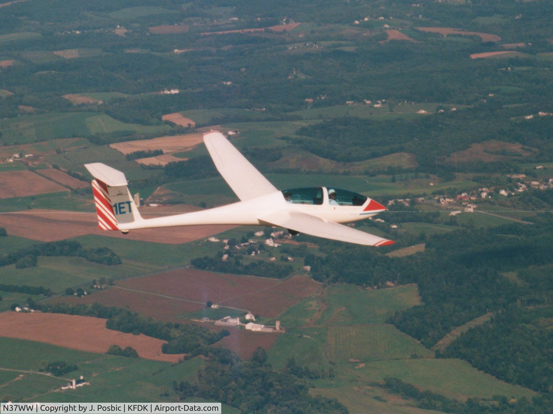 N37WW, 1978 Grob G103 Twin Astir C/N 3092, In flight above Frederick MD, 3,500 ft MSL; 2005