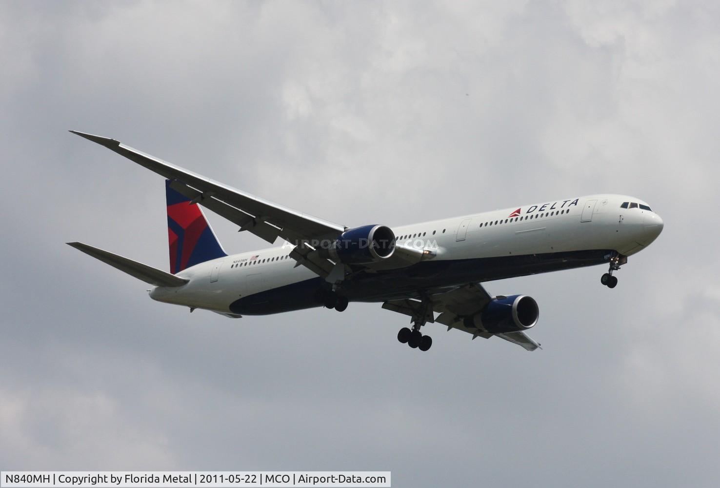 N840MH, 2001 Boeing 767-432/ER C/N 29718, Delta 767-400