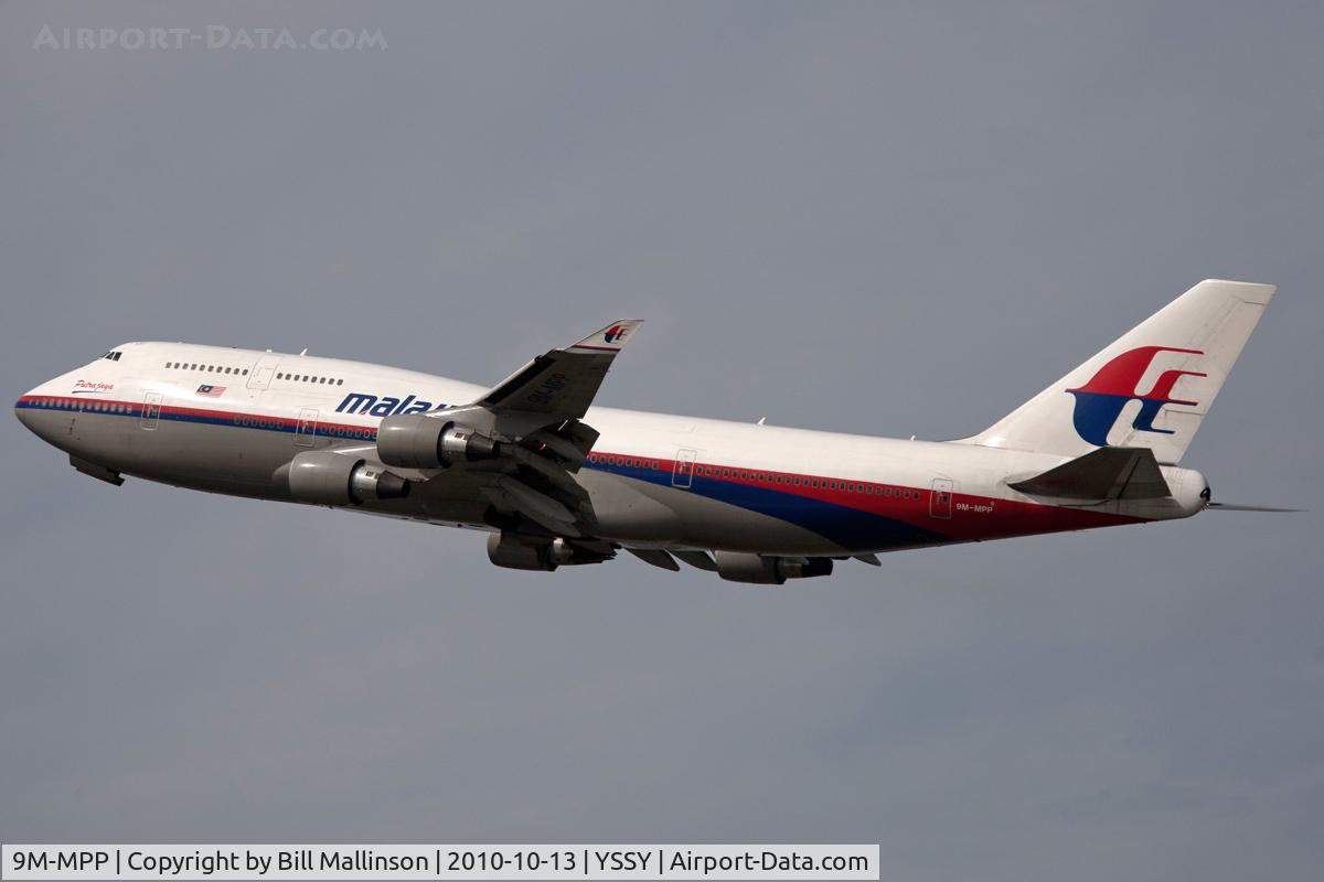 9M-MPP, 2002 Boeing 747-4H6 C/N 29900, away from 34L