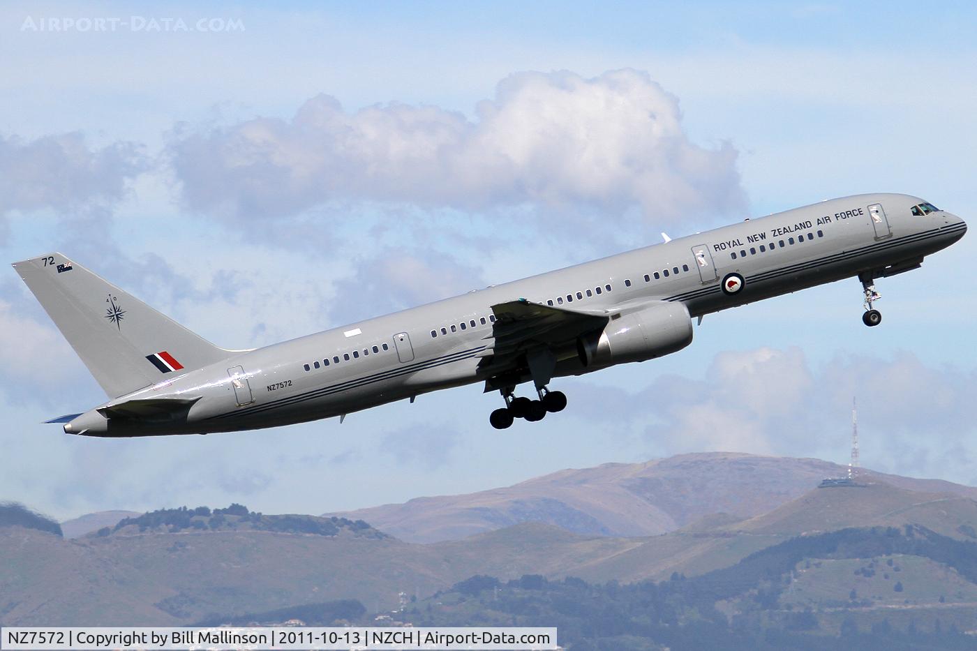 NZ7572, 1993 Boeing 757-2K2 C/N 26634, away off 20