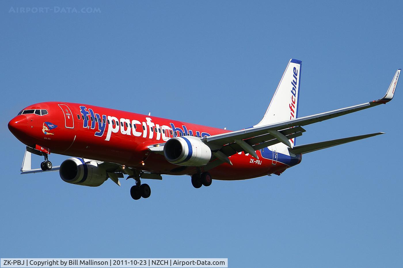 ZK-PBJ, 2004 Boeing 737-8FE C/N 34013, finals to 02