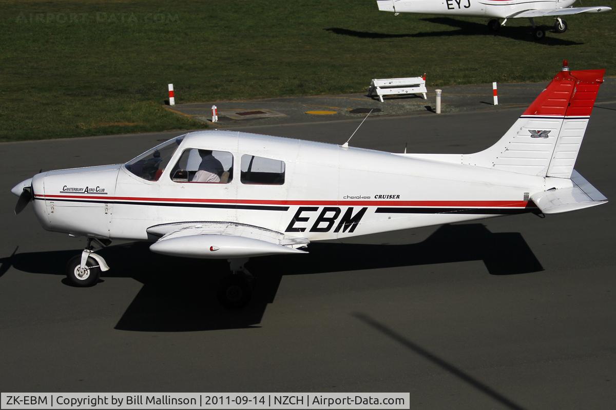 ZK-EBM, Piper PA-28-140 Cherokee Cruiser C/N 28-7625015, taxiing