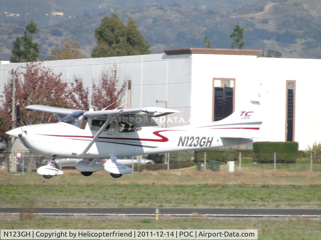 N123GH, 2002 Cessna T182T Turbo Skylane C/N T18208105, Landing on runwat 26L